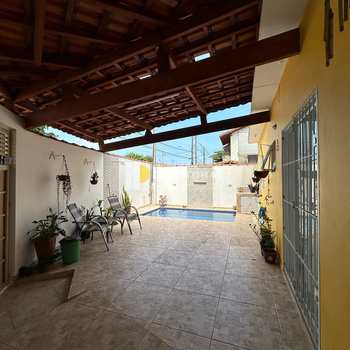 Casa em Mongaguá, bairro Agenor de Campos