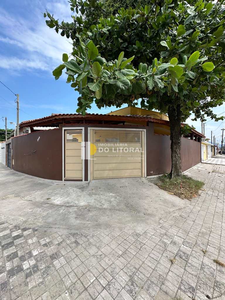 Casa em Mongaguá, no bairro Agenor de Campos