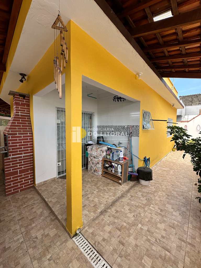 Casa em Mongaguá, no bairro Agenor de Campos