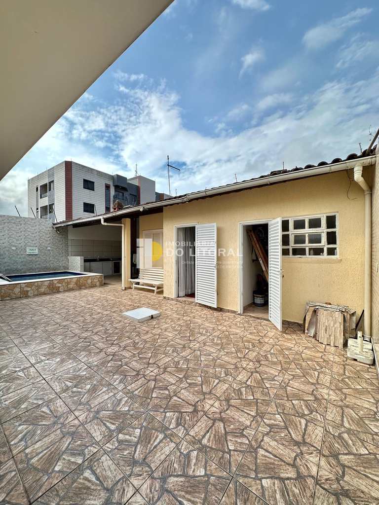 Casa em Mongaguá, no bairro Balneário Plataforma