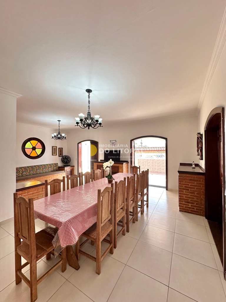 Casa em Mongaguá, no bairro Balneário Plataforma