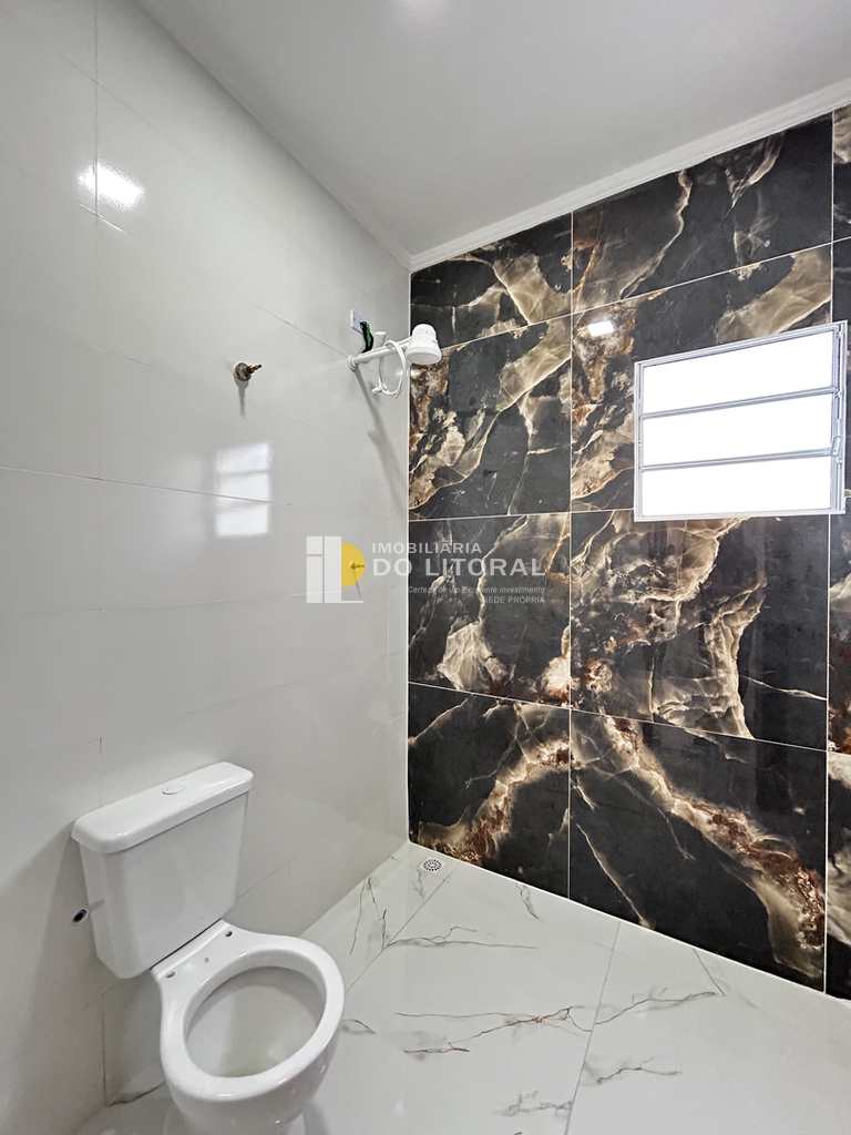 Casa em Mongaguá, no bairro Jardim Praia Grande