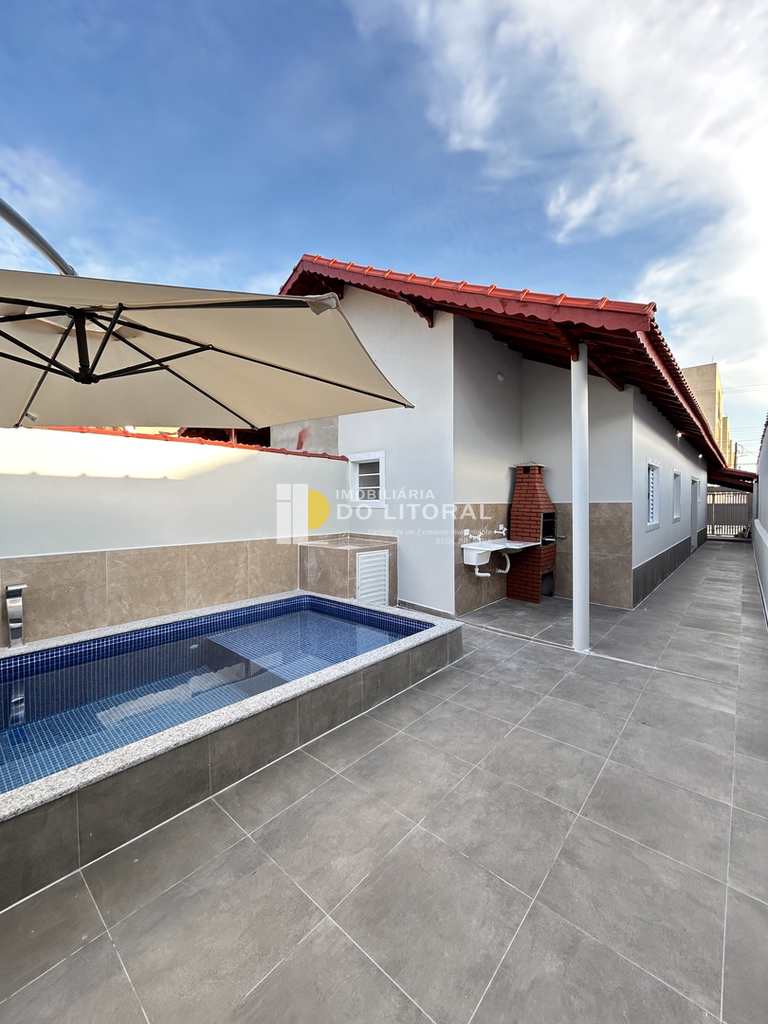 Casa em Mongaguá, no bairro Jardim Praia Grande