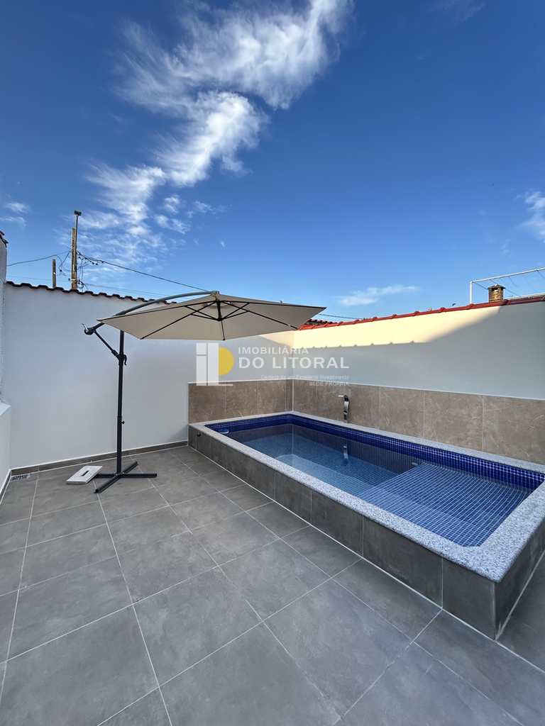 Casa em Mongaguá, no bairro Jardim Praia Grande