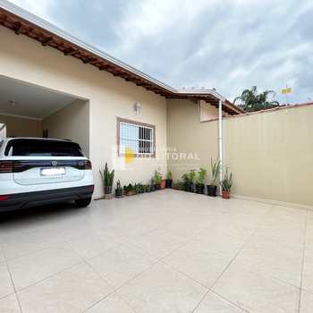 Casa em Mongaguá, bairro Centro