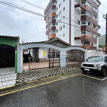 Casa em Mongaguá, bairro Centro