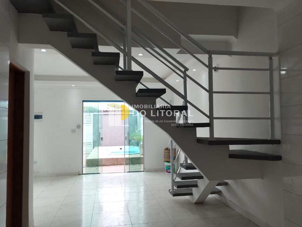 Sobrado em Mongaguá, no bairro Balneário Itaguai
