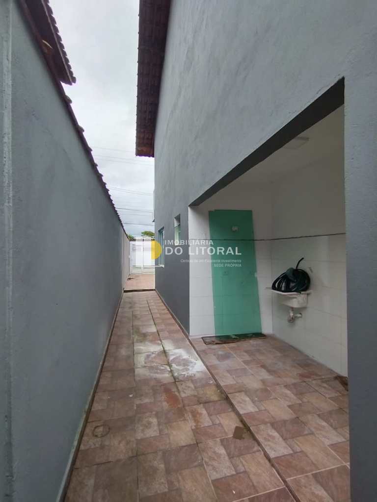 Sobrado em Mongaguá, no bairro Balneário Itaguai