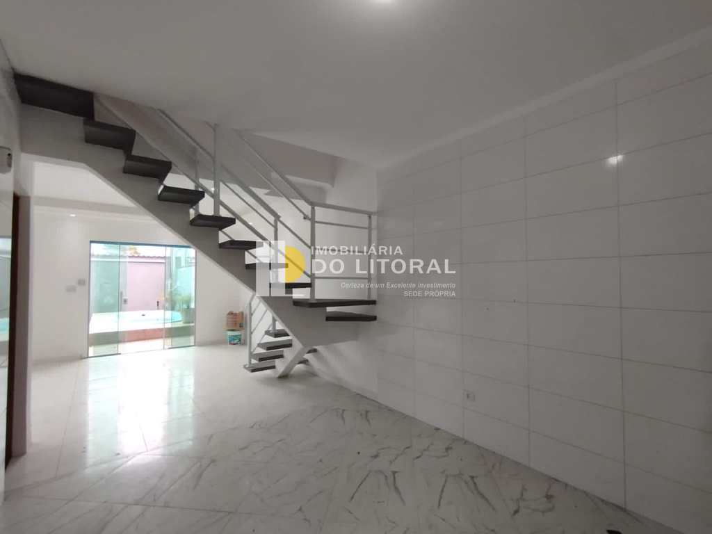 Sobrado em Mongaguá, no bairro Balneário Itaguai
