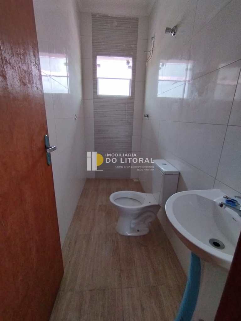 Sobrado em Mongaguá, no bairro Balneário Itaguai