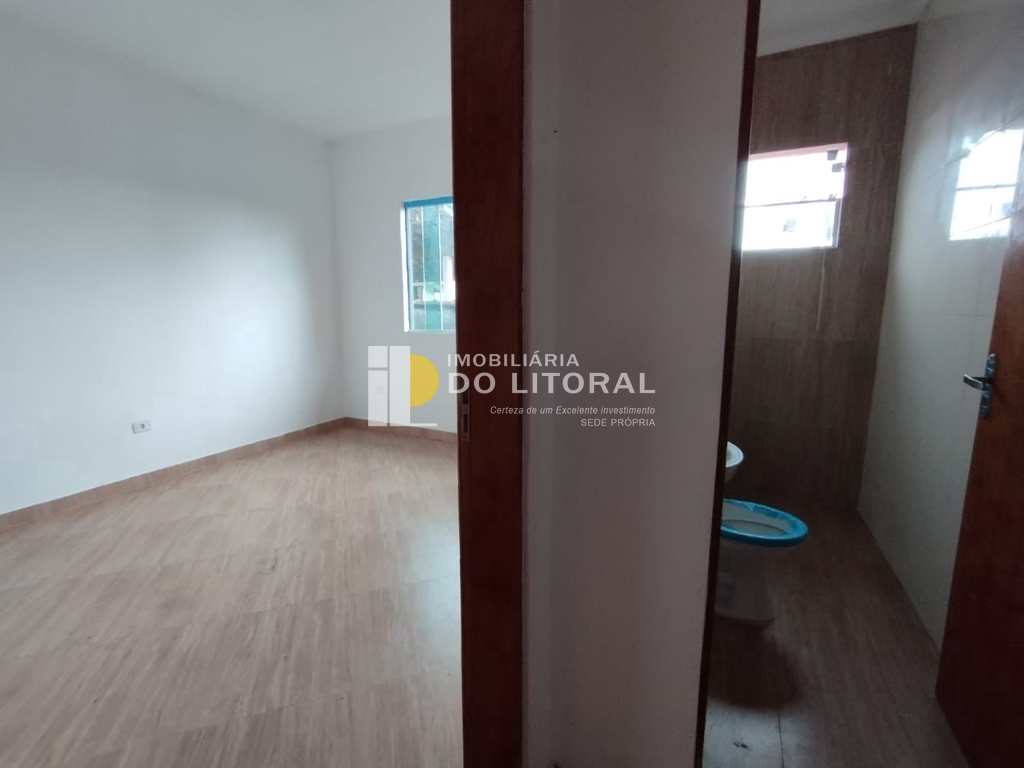 Sobrado em Mongaguá, no bairro Balneário Itaguai