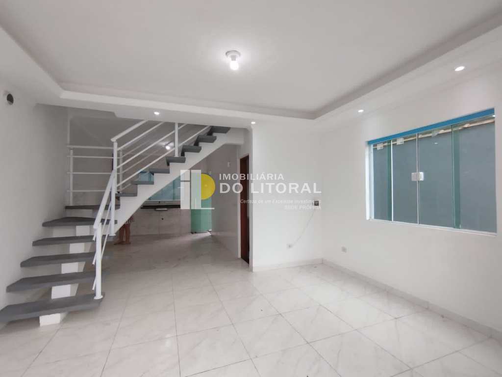 Sobrado em Mongaguá, no bairro Balneário Itaguai