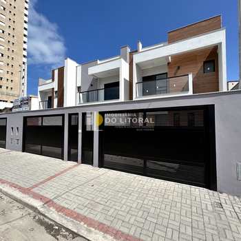 Sobrado em Mongaguá, bairro Centro
