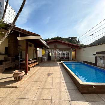 Casa em Mongaguá, bairro Centro