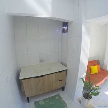 Kitnet em Praia Grande, bairro Canto do Forte
