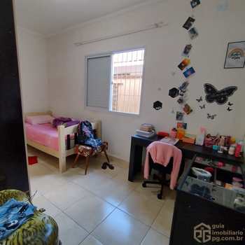 Casa em Praia Grande, bairro Maracanã