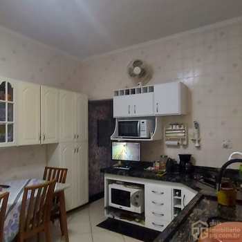 Casa em Praia Grande, bairro Canto do Forte