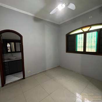 Casa em Praia Grande, bairro Guilhermina