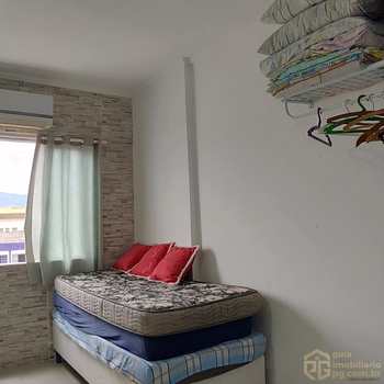 Kitnet em Praia Grande, bairro Ocian