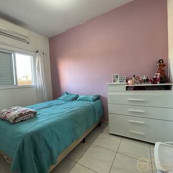 Casa em Praia Grande, bairro Mirim