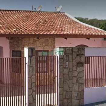 Casa em Valinhos, bairro Parque das Colinas