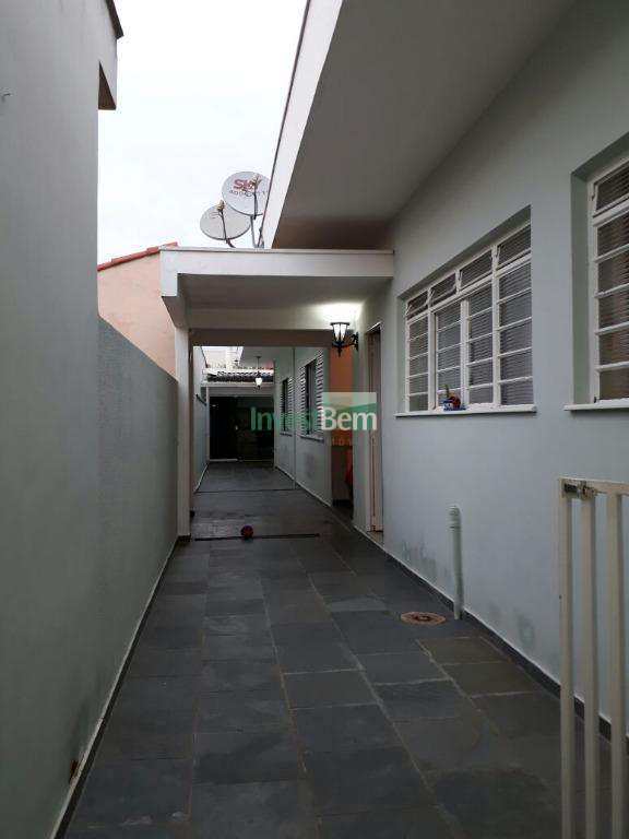Casa em Valinhos, no bairro Vila Martina