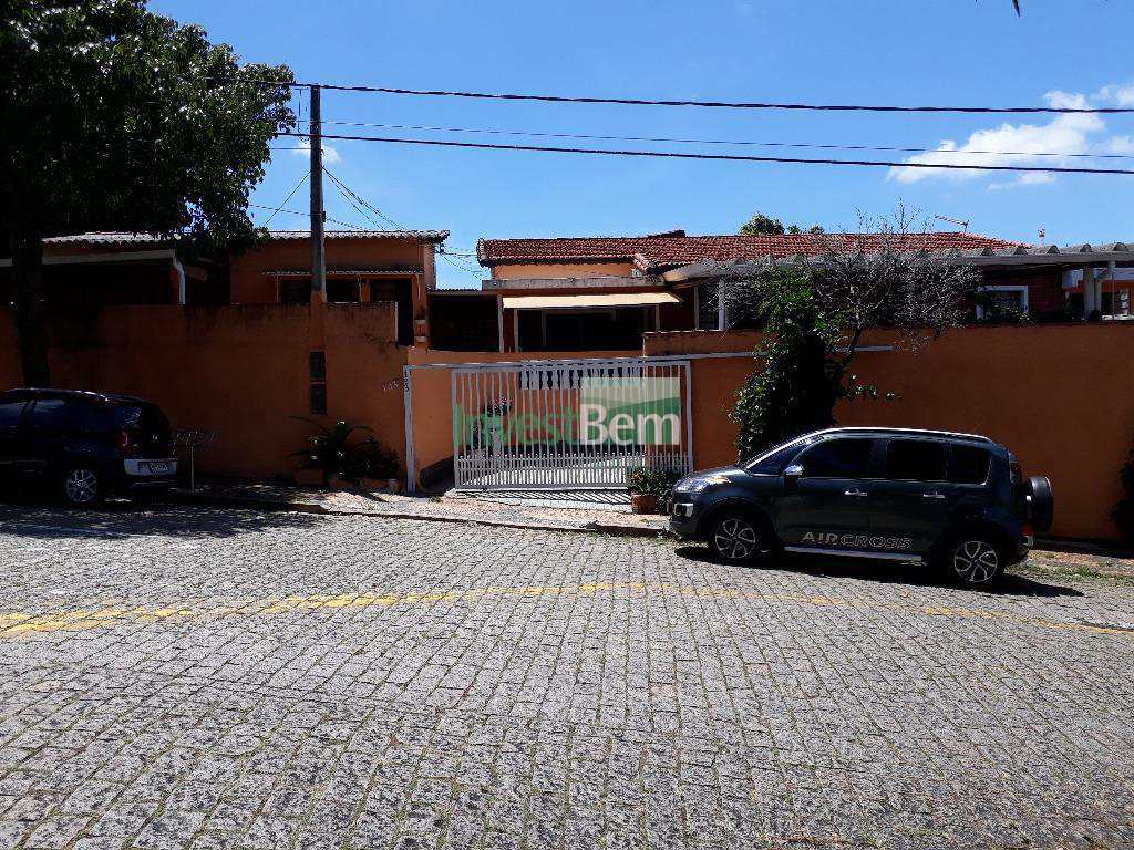 Casa em Valinhos, no bairro Vila São Luiz