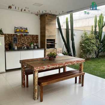 Sobrado em Atibaia, bairro Jardim Paulista