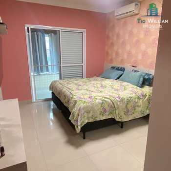 Sobrado em Praia Grande, bairro Guilhermina