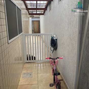 Sobrado em Praia Grande, bairro Guilhermina