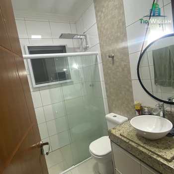 Sobrado em Praia Grande, bairro Guilhermina
