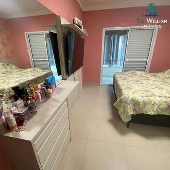 Sobrado em Praia Grande, bairro Guilhermina