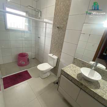 Sobrado em Praia Grande, bairro Guilhermina