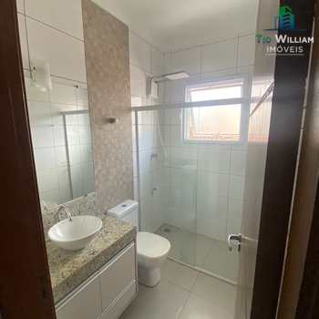 Sobrado em Praia Grande, bairro Guilhermina