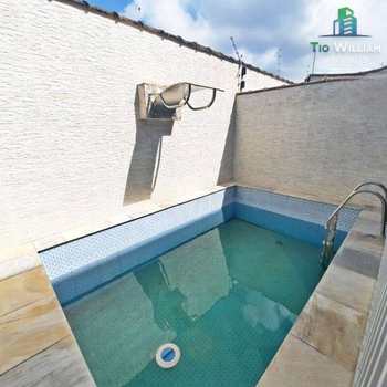 Sobrado em Praia Grande, bairro Guilhermina