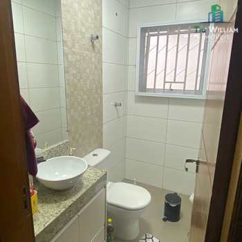Sobrado em Praia Grande, bairro Guilhermina