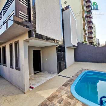 Sobrado em Praia Grande, bairro Tupi