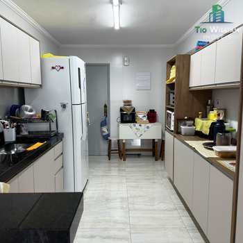 Apartamento em Praia Grande, bairro Guilhermina