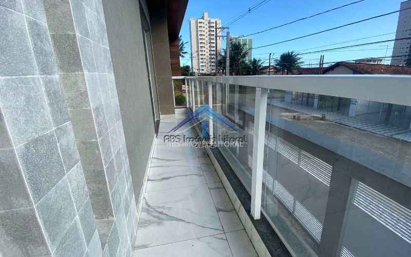 Sobrado em Praia Grande, no bairro Caiçara