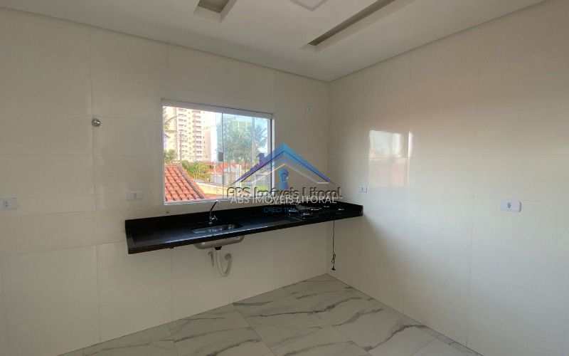 Sobrado em Praia Grande, no bairro Caiçara