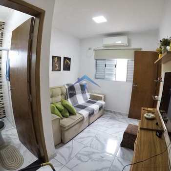 Casa em Praia Grande, bairro Maracanã