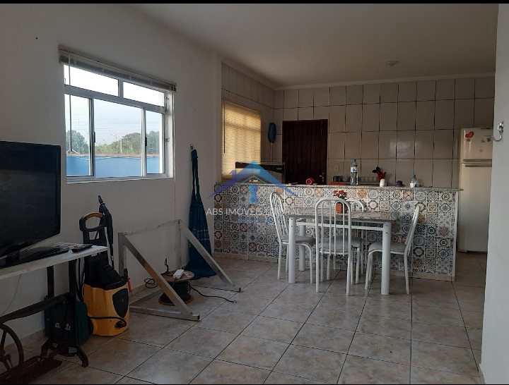 Casa em Peruíbe, no bairro Centro
