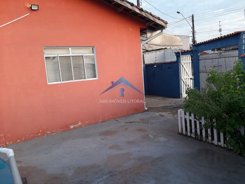 Casa em Peruíbe, no bairro Centro
