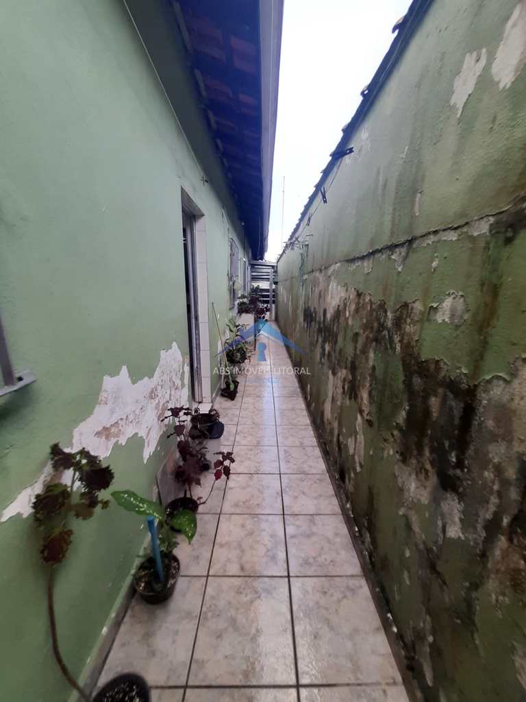 Casa em Praia Grande, no bairro Nova Mirim