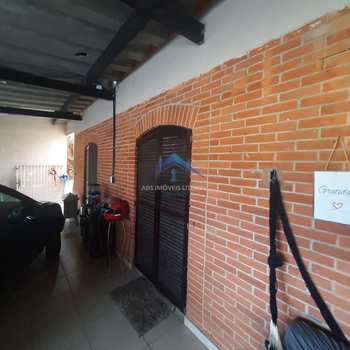Casa em Praia Grande, bairro Maracanã