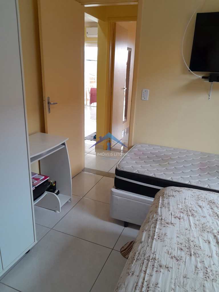 Casa em Praia Grande, no bairro Balneário Maracanã