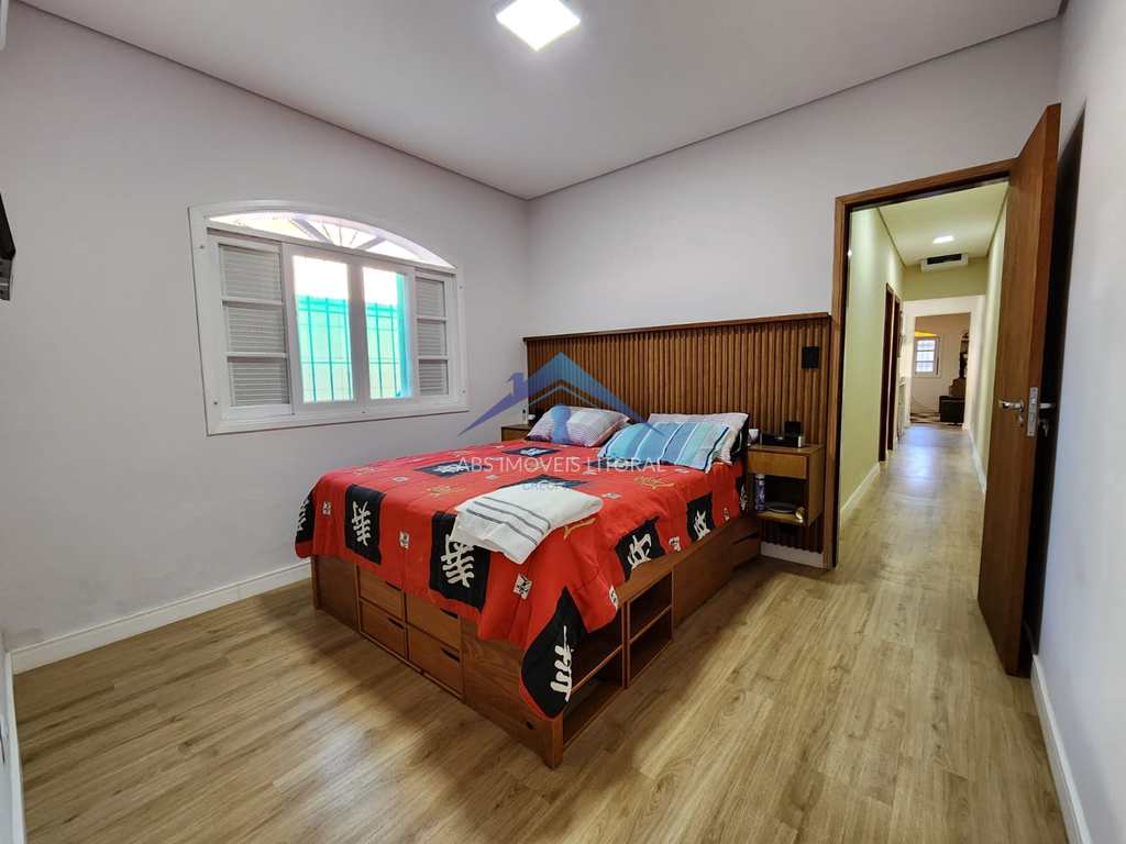 Casa em Praia Grande, no bairro Real