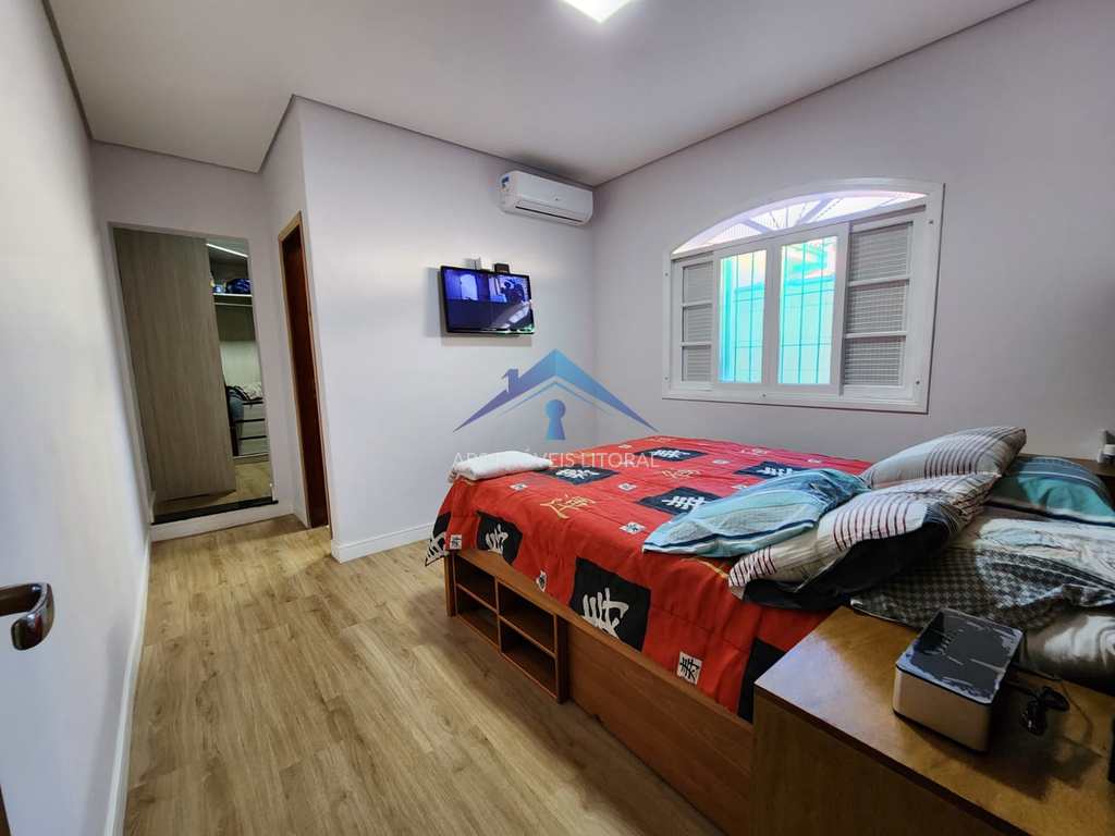 Casa em Praia Grande, no bairro Real