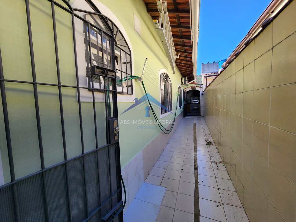 Casa em Praia Grande, no bairro Real