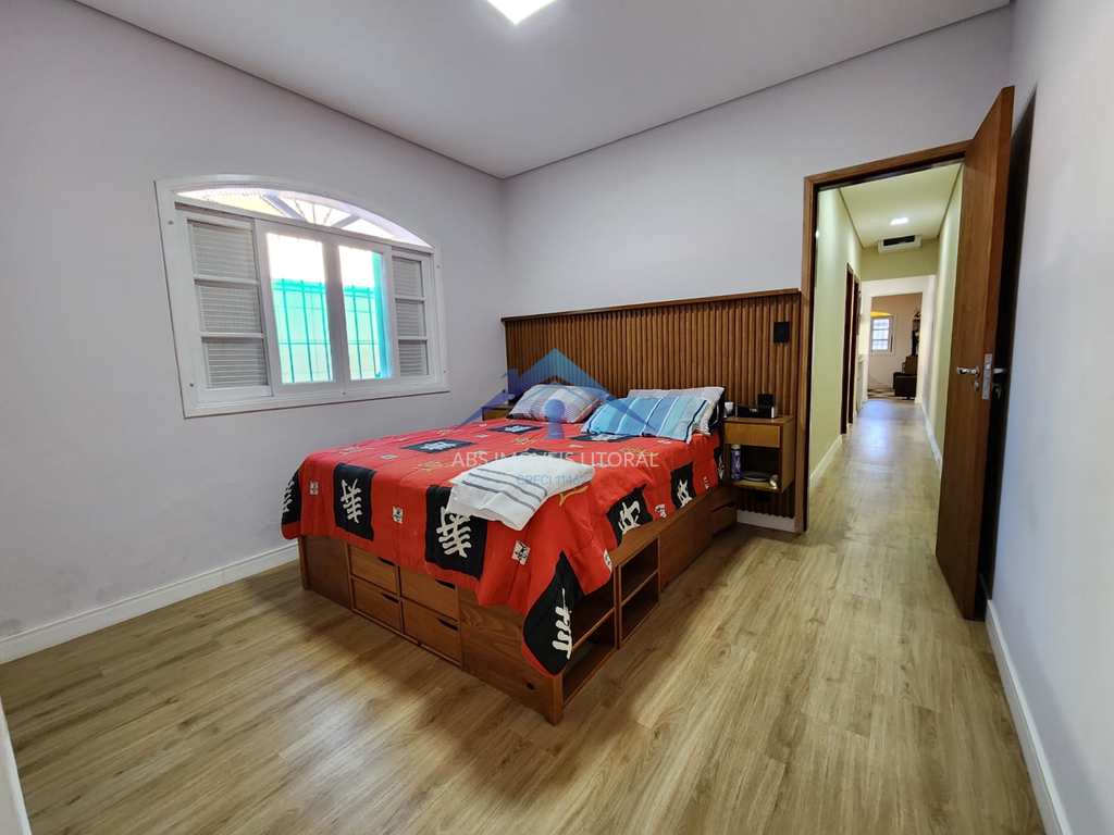 Casa em Praia Grande, no bairro Real